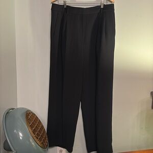 Aritzia Wilfred The Effortless Pant in Size 16